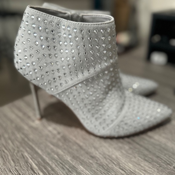 Steve Madden Primerra Bootie - Picture 2 of 3